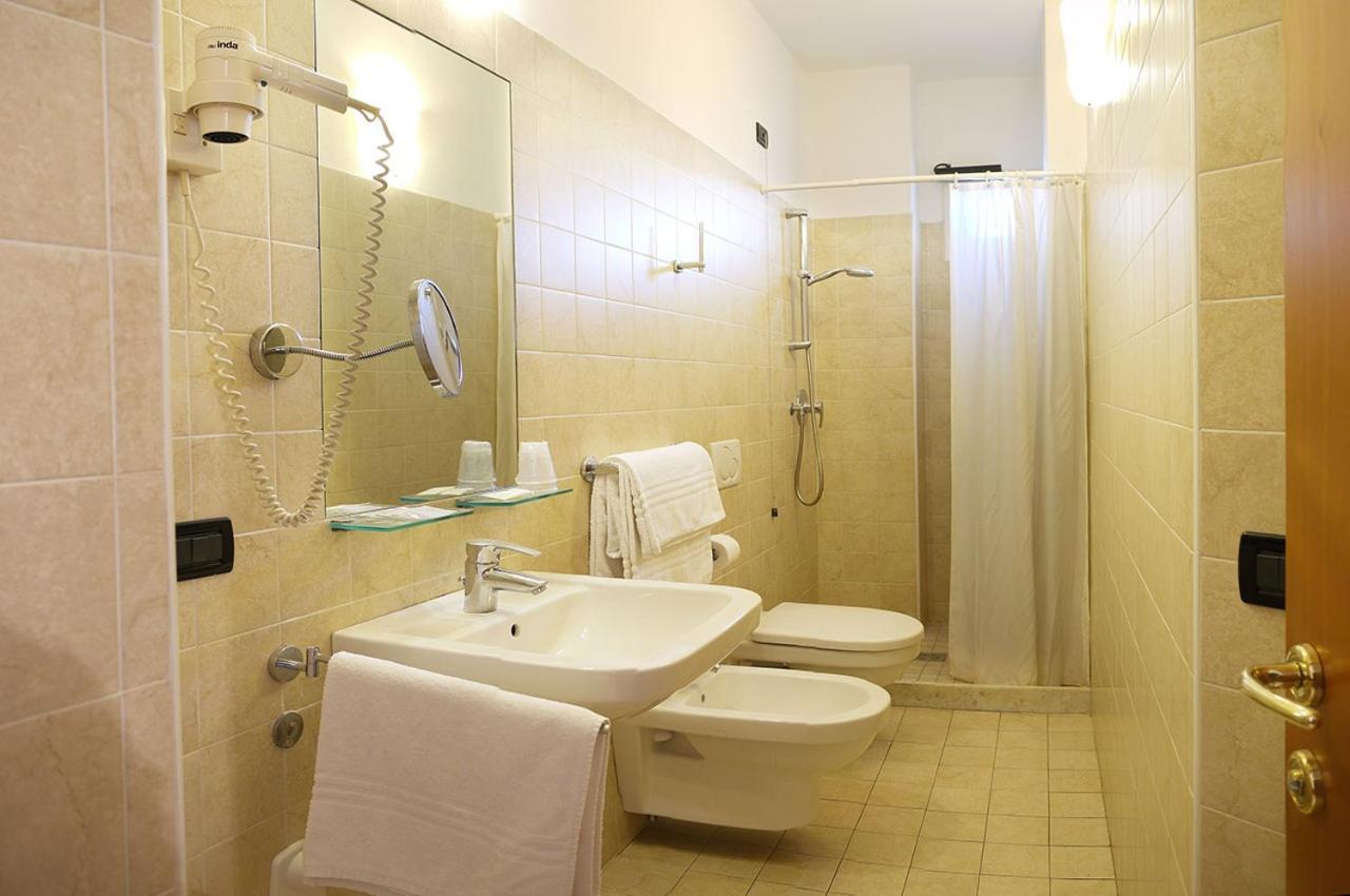 Hotel Alla Rotonda Lido di Jesolo Esterno foto